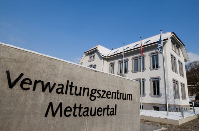Im Verwaltungszentrum Mettauertal werden Verhandlungen mit dem Gemeinderat Schwaderloch geführt
