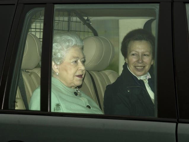 Die Queen besucht ihren Ehemann im Spital
