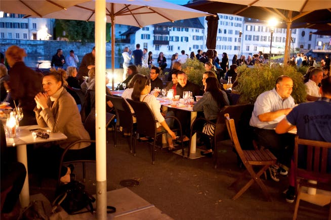 Die Lage direkt an der Aare macht Solothurn für Restaurantbetreiber interessant – die Kundschaft kommt in Scharen. Hansjörg Sahli
