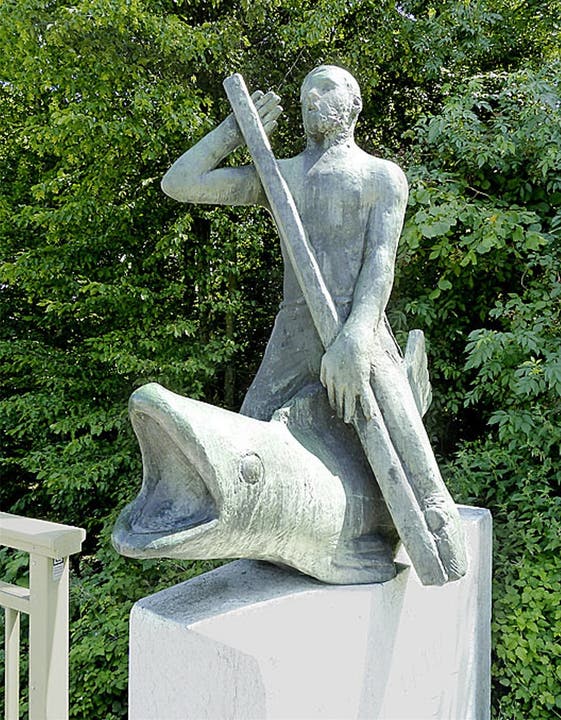 Lebendiges Sagengut: Bronzefigur des Eggiwilfuhrmanns bei Zuchwil.