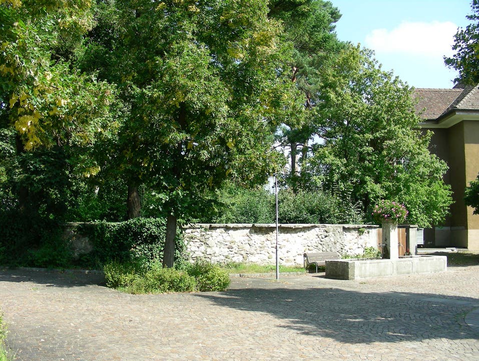Areal Lindenplatz alter Friedhof neben dem Friedhofschulhaus 2