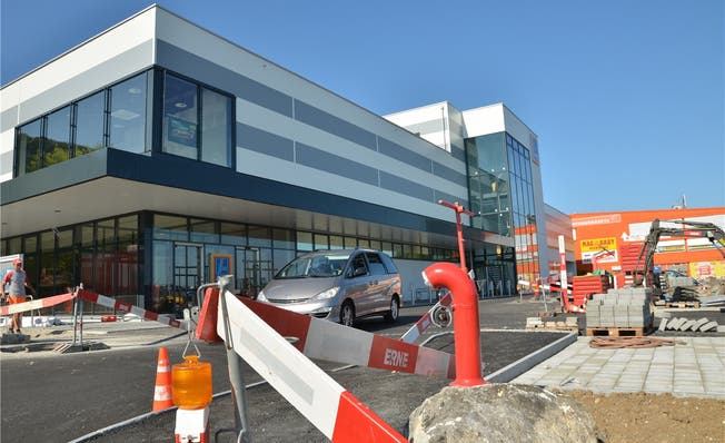 Noch wird im und um das neue Einkaufszentrum «Lindenhag-Park» westlich des Lipo-Gebäudes (im Hintergrund) gearbeitet.