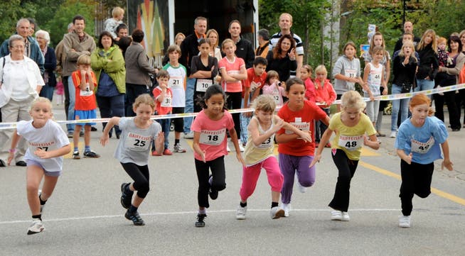 Start der Kategorie 7 beim Raiffeisen-Kinderlauf (ganz links die spätere Siegerin Alexandra Häfliger).