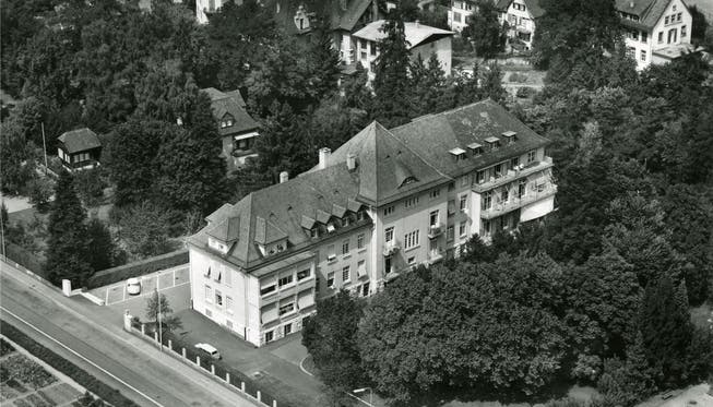 Diese Luftaufnahme des Bezirksspitals datiert aus der Mitte des letzten Jahrhunderts. zvg