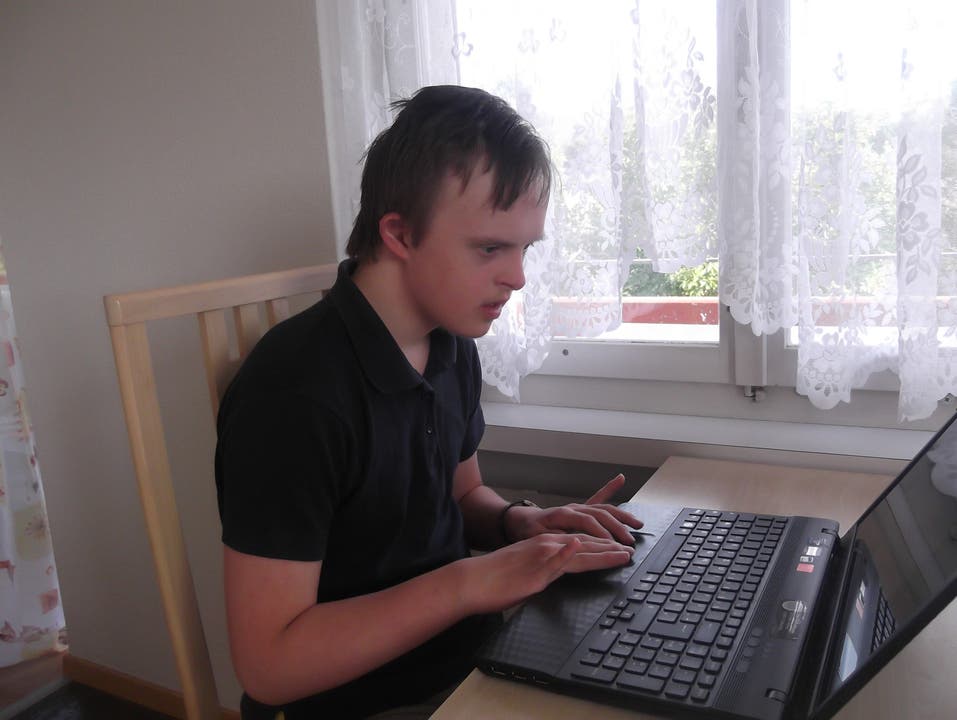 Der 13-Jährige am Laptop
