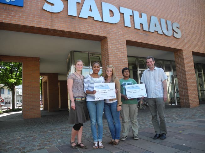 Katja Schulz, Noela Nyarko, Tamara Matovic, Aswin Sritharan, Armin Strässle bei der Preisverleihung.