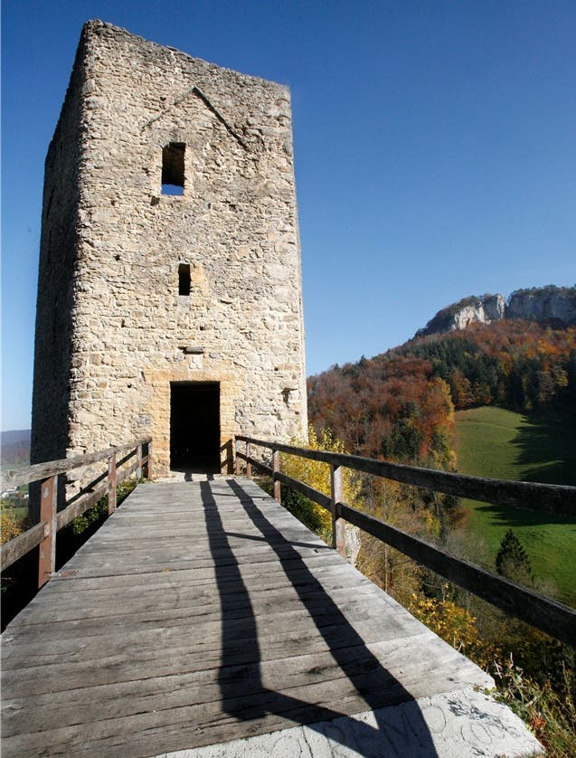 Die Ruine Gilgenberg auf Gemeindegebiet Zullwil.
