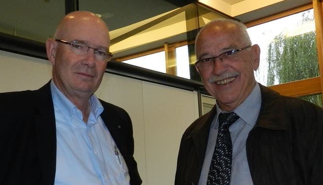 Ady Bütler (rechts) mit Manfred Breitschmid, Leiter der St.-Josef-Stiftung Bremgarten. BA
