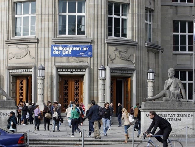 Die Medizinstudierenden an der Universität Zürich gehen gerichtlich gegen eine Verordnung der Uni vor. (Archiv)