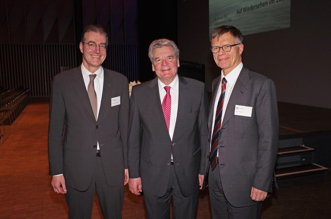  Andreas Binder, Rechtsanwalt und Co-Organisator, Redner Joachim Gauck und Peter Wanner, Verleger der az Aargauer Zeitung und ebenfalls Co-Organisator