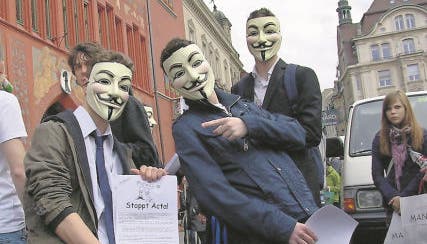 Anonymous in Basel: Ein Teil der Demonstranten war maskiert.