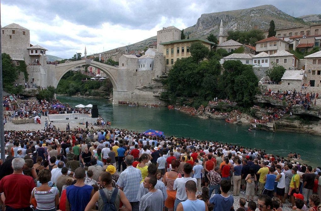Bosnien und Herzegowina Wer mit dem Auto beispielsweise nach Mostar reist, braucht CH-Kleber, Pannendreieck, Reservebirnen und Abschleppseil.