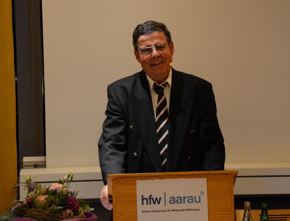 Fritz Bertschi, Präsident der HFW-Kommission, durfte die Absolventinnen und Absolventen und ihre Gäste zur Diplomfeier begrüssen