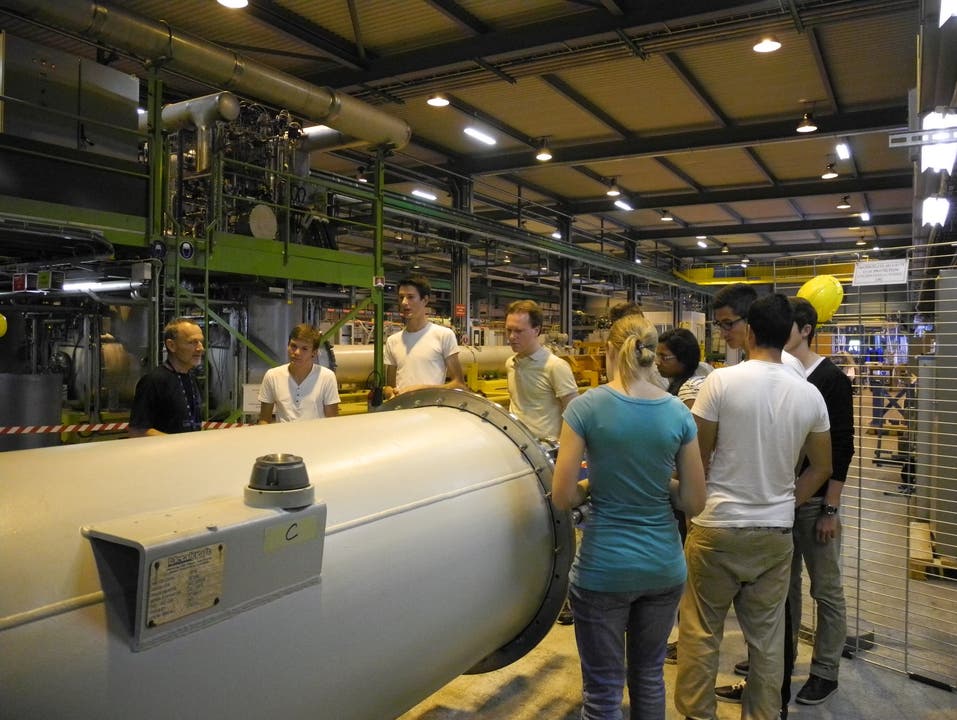 Montagehalle des LHC