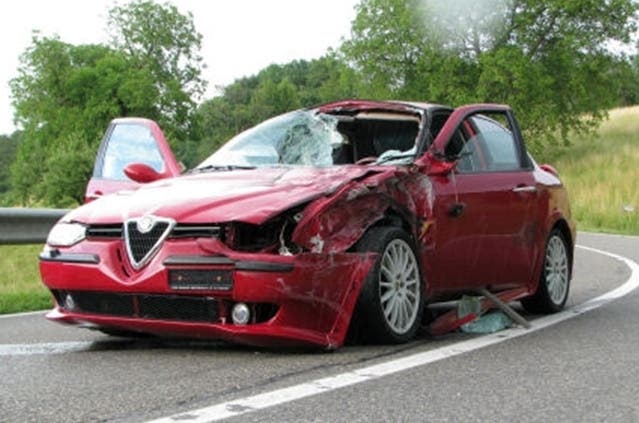 Der Alfa Romeo von Todesfahrer Giuseppe L. nach dem Unfall.