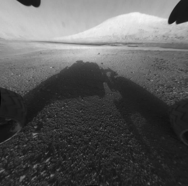 Kurz nach der Landung schickte «Curiosity» die ersten Bilder auf die Erde