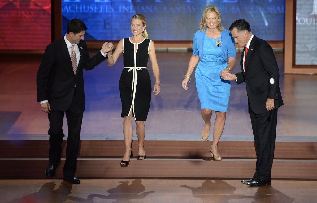 Vize-Präsidenschaftskandidat Ryan mit Frau und Präsidentschaftskandidat Romney mit Frau