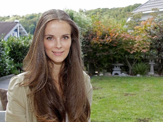 Klare Ziele: Das Nachwuchsmodel Larissa Kirchhofer im Garten zu Hause in Hochwald.