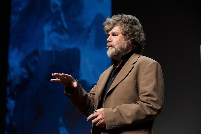 Reinhold Messner weiss mit Erzählungen aus seinem Leben das Publikum in der Trafohalle Baden zu begeistern.