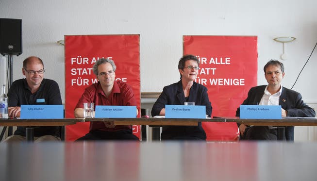 Urs Huber, Fabian Müller, Evelyn Borer und Philipp Hadorn stellen die SP-Energiepolitik vor.