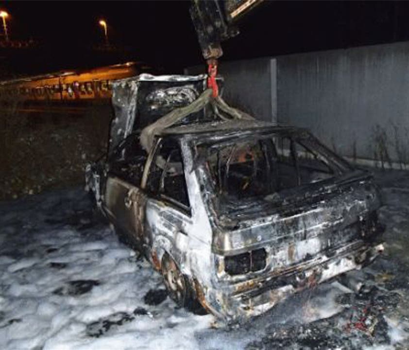 Zwei Tage vor dem Brand des Ford Fiestas brannte am Dienstag in Muri morgens um 4 Uhr ein weiteres parkiertes Auto vollkommen aus