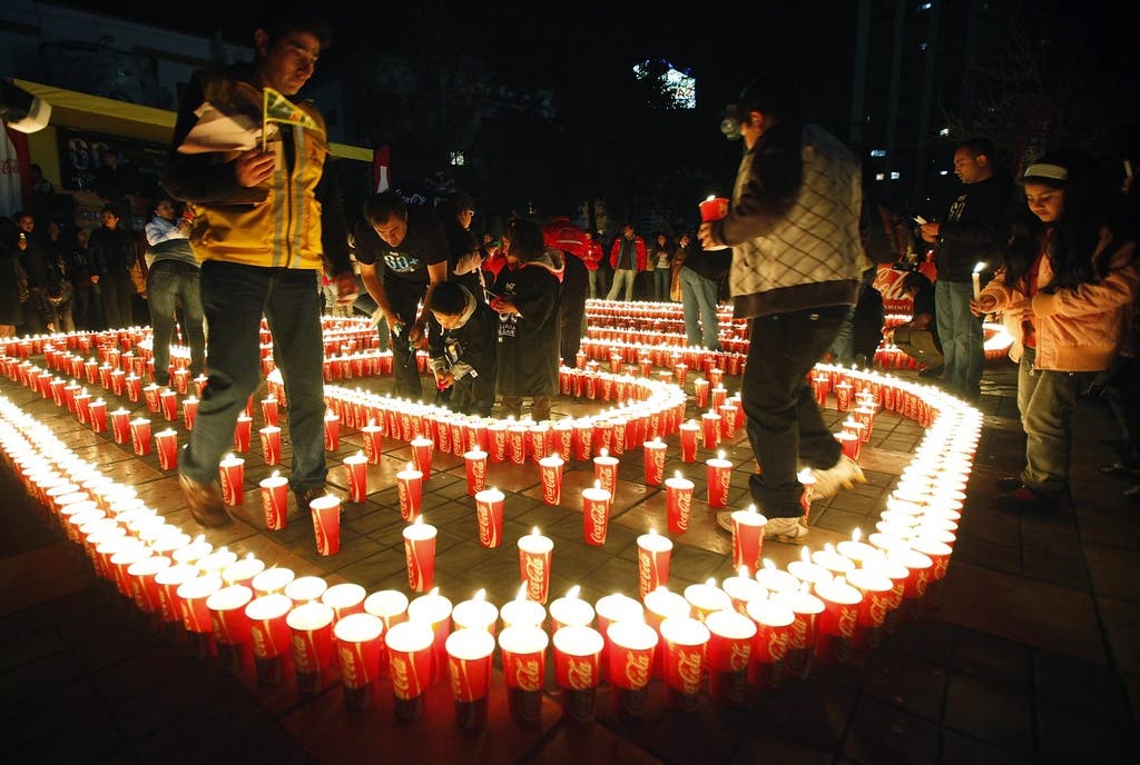 Mit Kerzen wurde in La Paz (Bolivien) die Nummer 60 kreeirt, die für die Stunde Lichterlöschen während der Earth Hour 2012 steht.