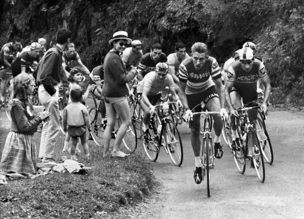 Innerfranzösisches Duell: Raymond Poulidor (rechts) und Jacques Anquetil 1963 am Col de Peyresourde.