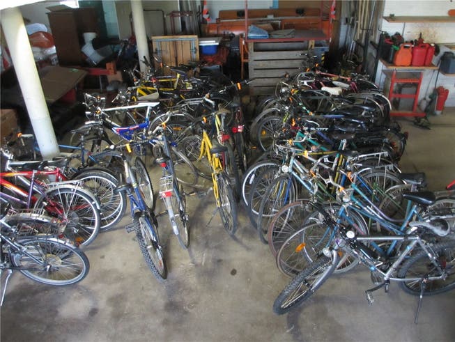 Bereits kurz nach Sammelbeginn füllt sich der Werkhof Koppigen mit Fahrrädern. Fotos: mak
