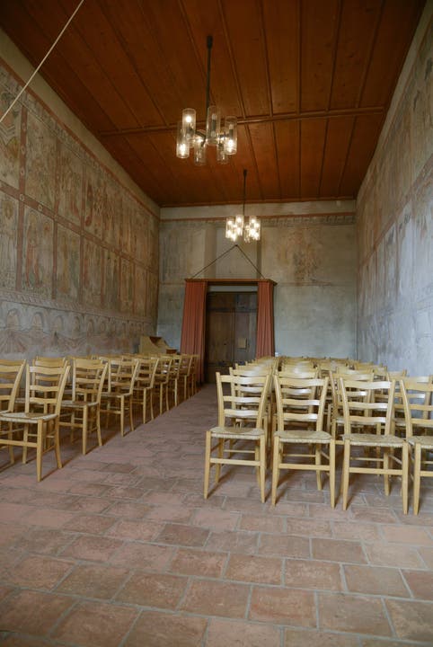 Es gibt nur ein Fenster in der Katharinenkapelle, an allen vier Wänden befanden sich einst die Malereien; heute sind nicht mehr alle erhalten