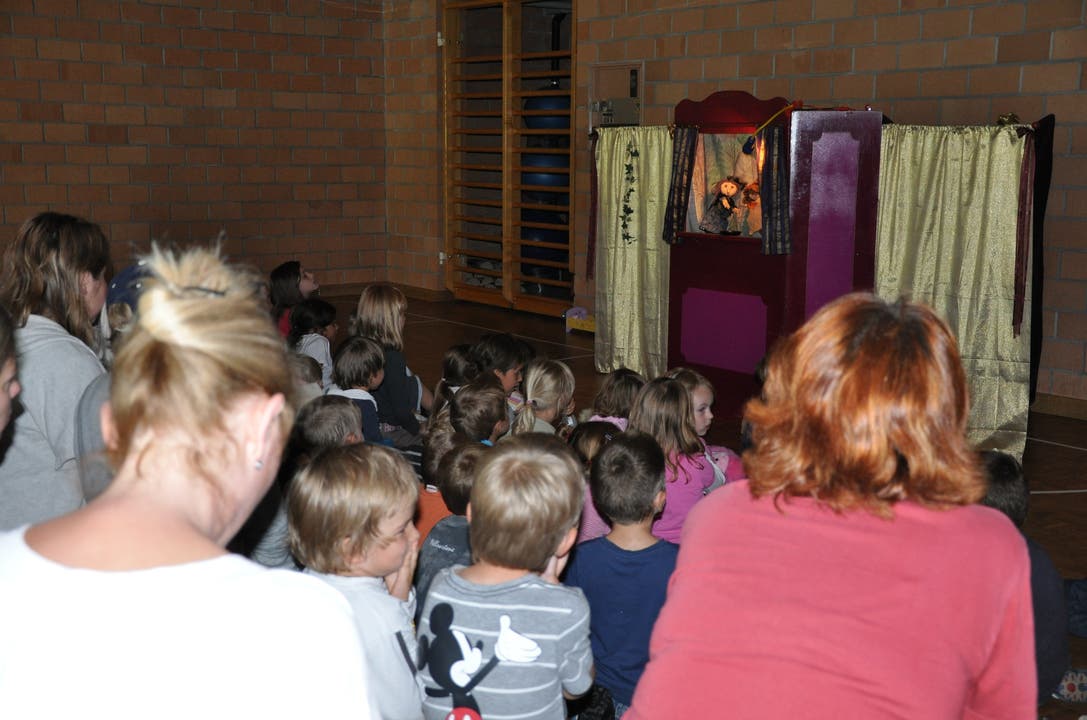 Kinderkleiderbörse mit Kasperlitheater in Bettlach
