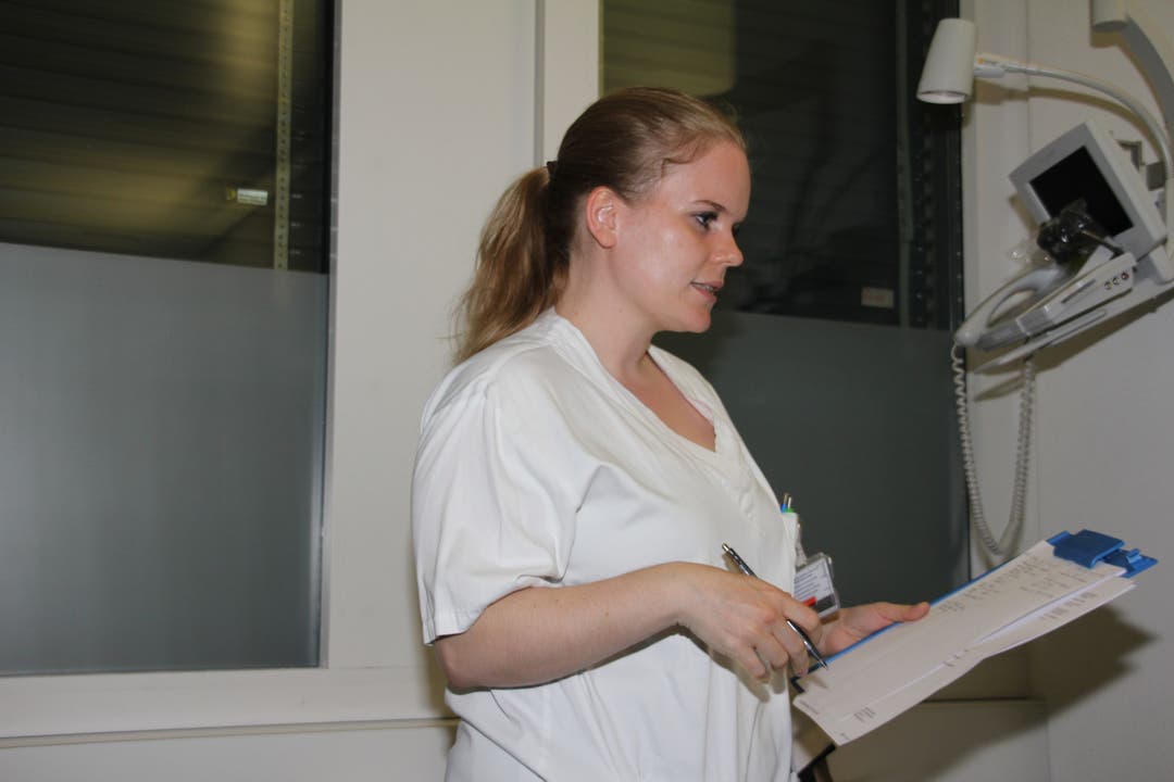  Notfallärztin Anne Rospert bei der Arbeit im Kantonsspital Baden