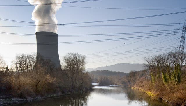Das Atomkraftwerk Gösgen überstehe auch grosse Aarefluten, sagt ENSI (Archiv)
