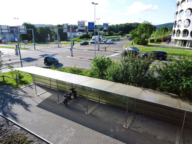Die Neuhof-Kreuzung in Lenzburg, die oberirdisch durch einen Tunnel vom Direktverkehr vom Bünztal auf die Autobahn entlastet werden soll.