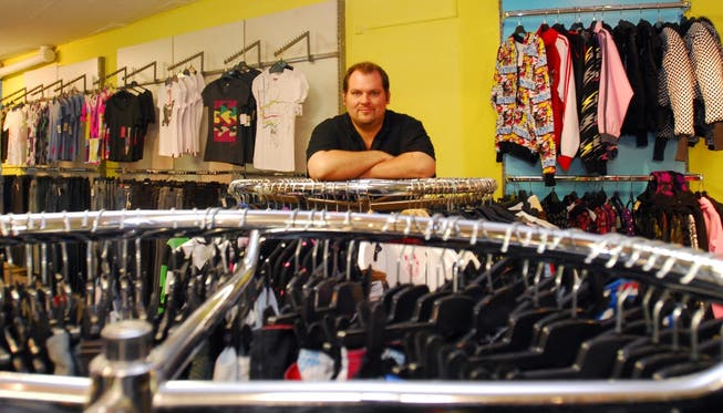 Fabio Zanatta vom Fashion-Outlet «Easy Price» verlegt seinen Laden gezwungenermassen nach Biel.