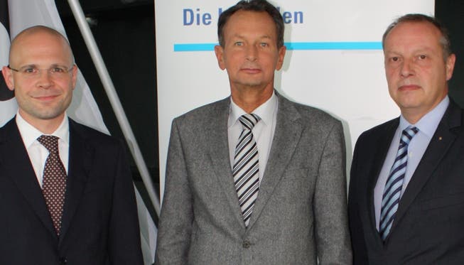 Philipp Müller (Mitte) mit den Kandidaten Dürr (links) und Haller.
