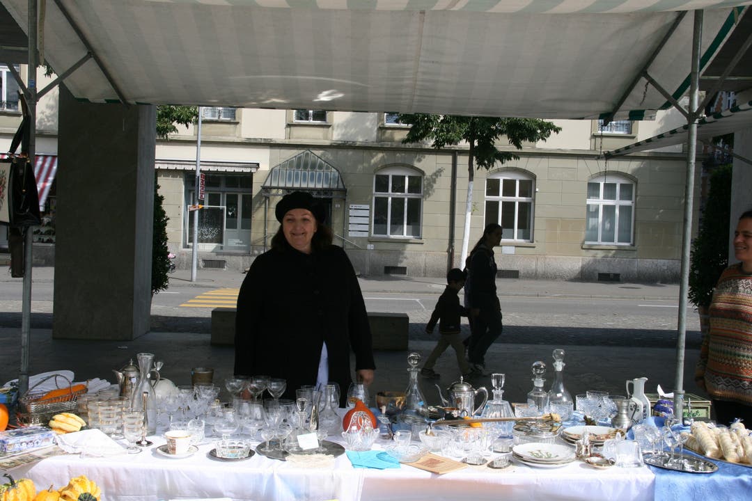 Der Frauenverein Brugg organisiert den Markt und die neue Vereins-Leiterin ist auch mit dabei