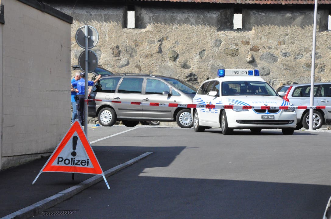 Die Polizei sperrte am Freitagmorgen den Fundort in Bremgarten beim Schlössli grossräumig ab