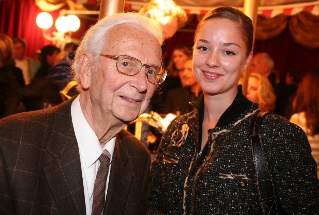 Schauspieler Walter Roderer mit seiner Nichte und Ehefrau Anina. Das ungleiche Paar sorgte 2010 für Schlagzeilen.