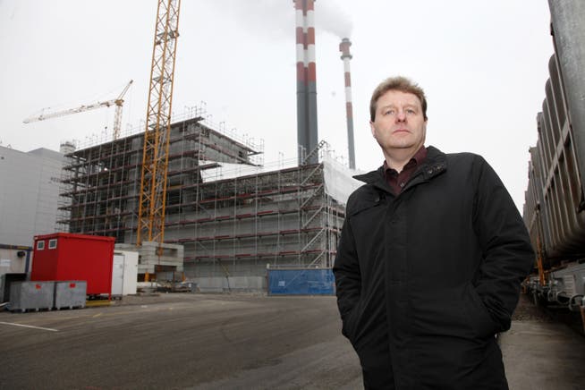 Markus Juchli, Direktor der Kebag vor der neuen Turbinenhalle.