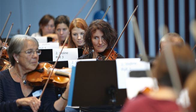 Für viele Laien ist es ein Traum, einmal mit Orchester-Profis zu spielen.