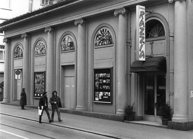 Das Kino Razzia im Zürcher Seefeld im Januar 1989, kurz bevor es seinen Betrieb einstellte. Keystone