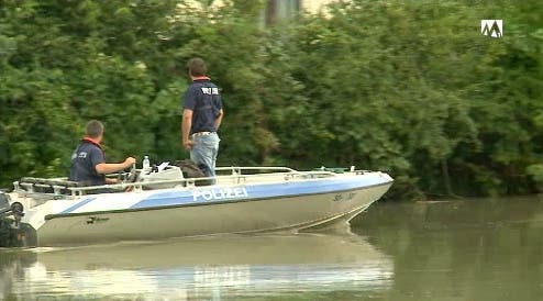 Polizei suchte mit Booten nach dem vermissten Mann.