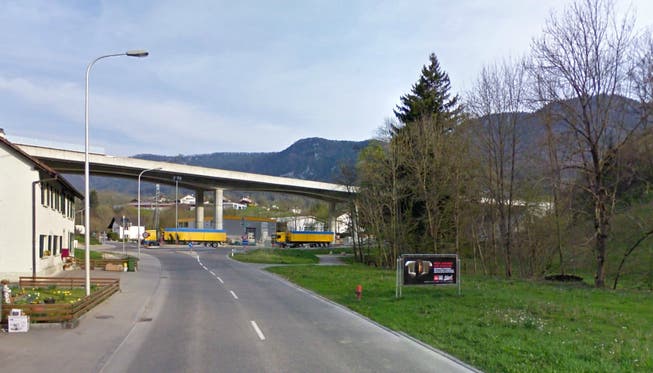 Die Brücke der A16 quert das Tal zwischen Moutier und Gänsbrunnen bei Eschert und verbindet den Raimeux-Tunnel mit dem Moutier-Tunnel