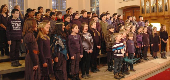 Mit Freude führen die Mittelstufenschüler die «Zäller Wiehnacht» in der Stadtkirche auf. Michael Hunziker