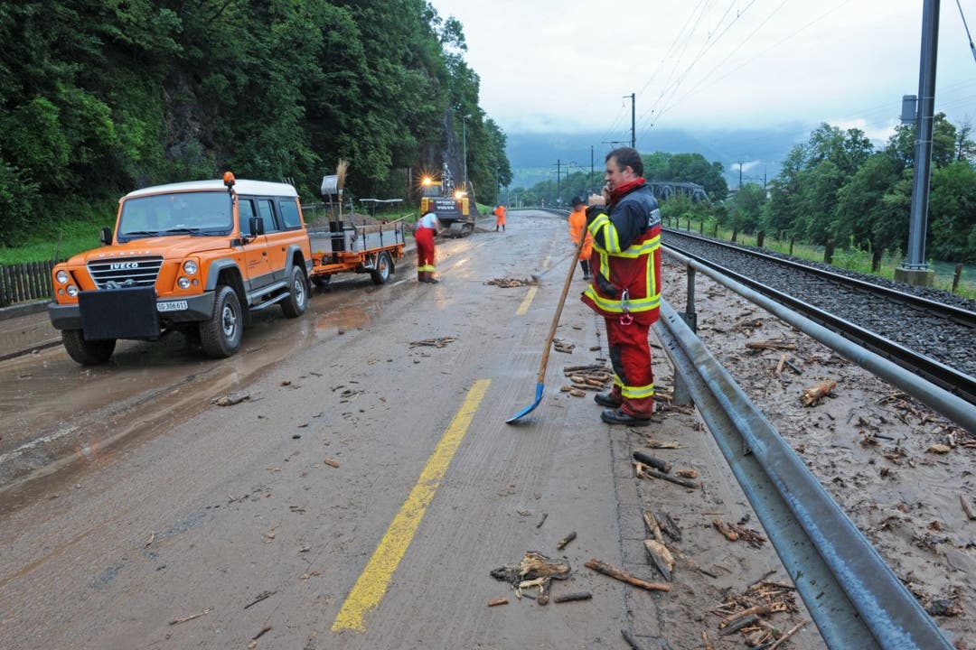 Nach Regenfällen Kantonsstrasse in Schänis gesperrt
