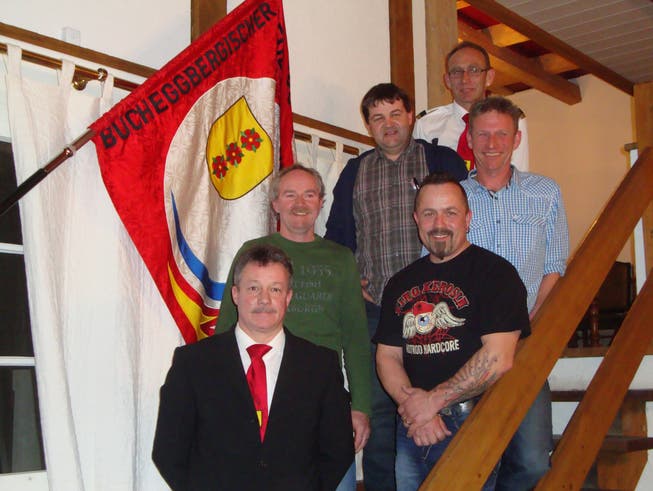 Die anwesenden Jubilaren Adrian Zimmermann, Daniel Rüfenacht, Hans Baumgartner, Kurt Affolter und Thomas Ziegler sowie Verbandspräsident Bruno Graber (von hinten nach vorne).