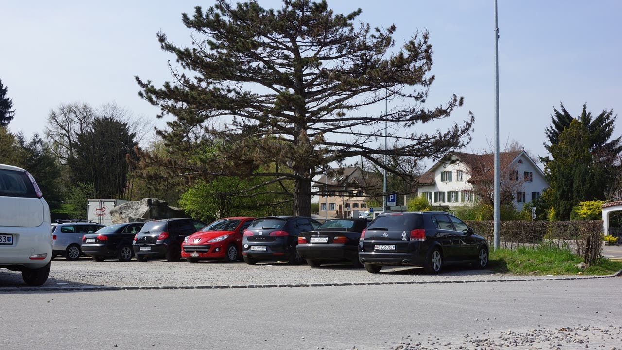 Parkplätze werden gebührenpflichtig: Isler-Areal, Bünzstrasse