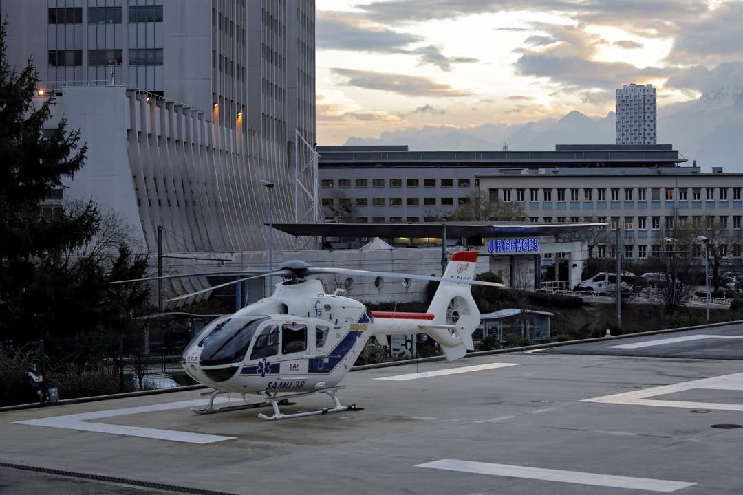 Schumacher wurde mit einem Helikopter ins Spital in Grenoble verlegt.