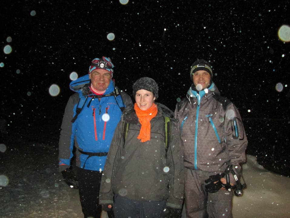 Urs Brotschi, Hauptleiter der Tour, Barbara Franz, Teilnehmerin, Roland Hert, Hilfsguide (von links), im Schneegestöber.