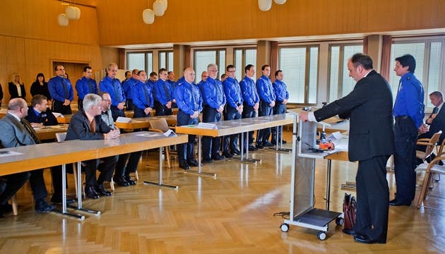 Das Korps der Regionalpolizei Wettingen-Limmattal beim Startrapport 2013.